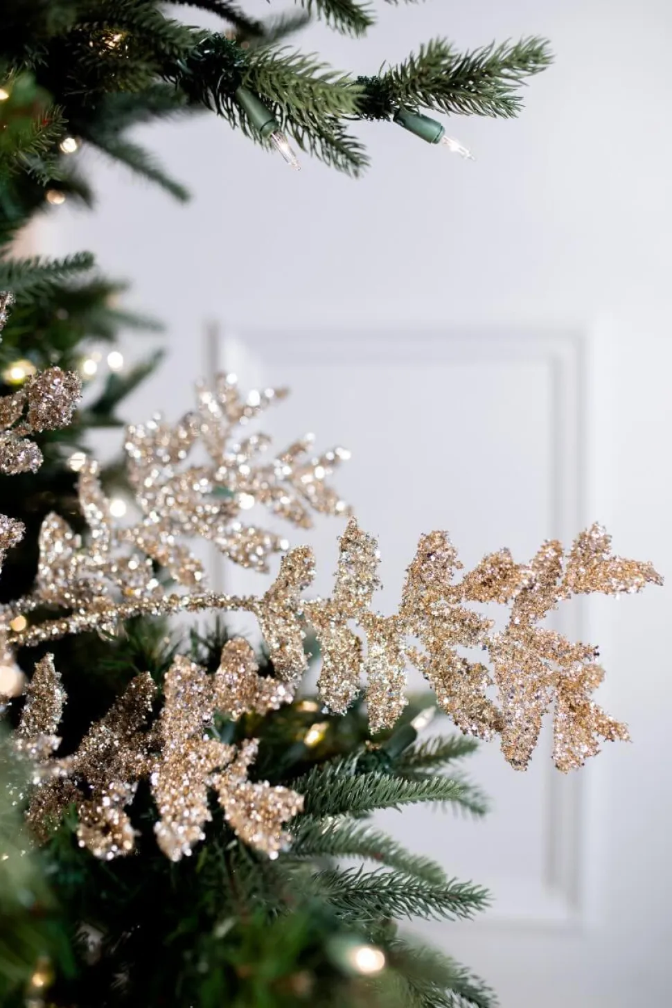 32” Acanthus Leaves Platinum Christmas Spray