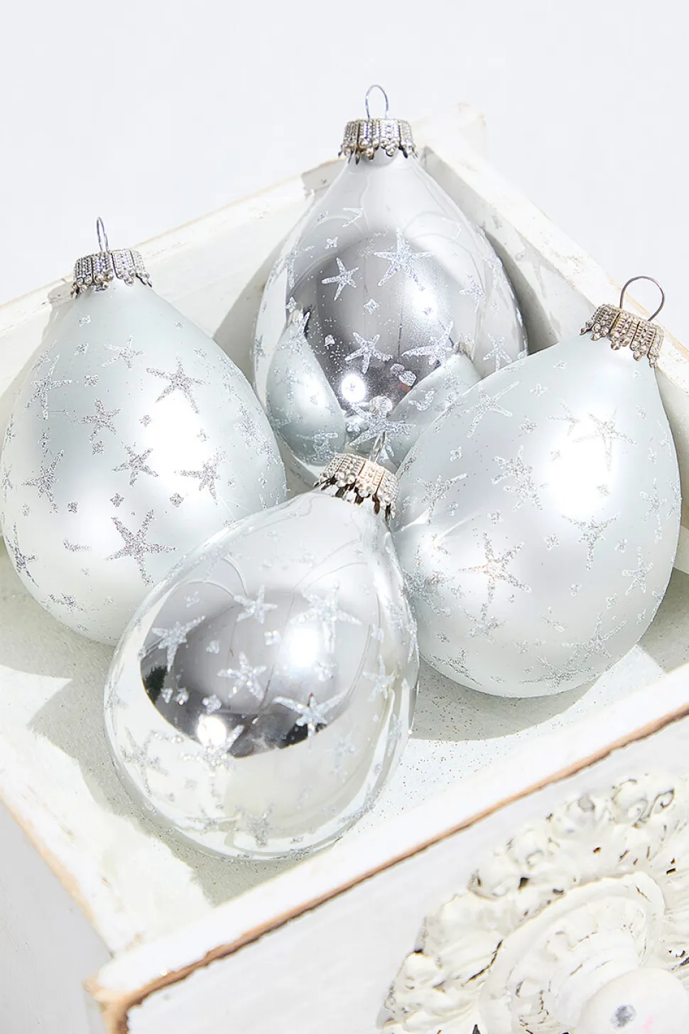 4ct Glass Drop Bright Silver & Silver Pearl with Silver Stars