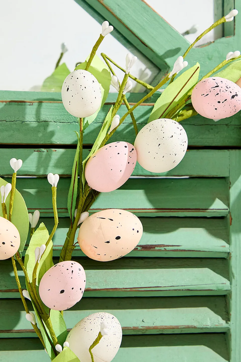 14" Egg & Leaf Wreath - Large