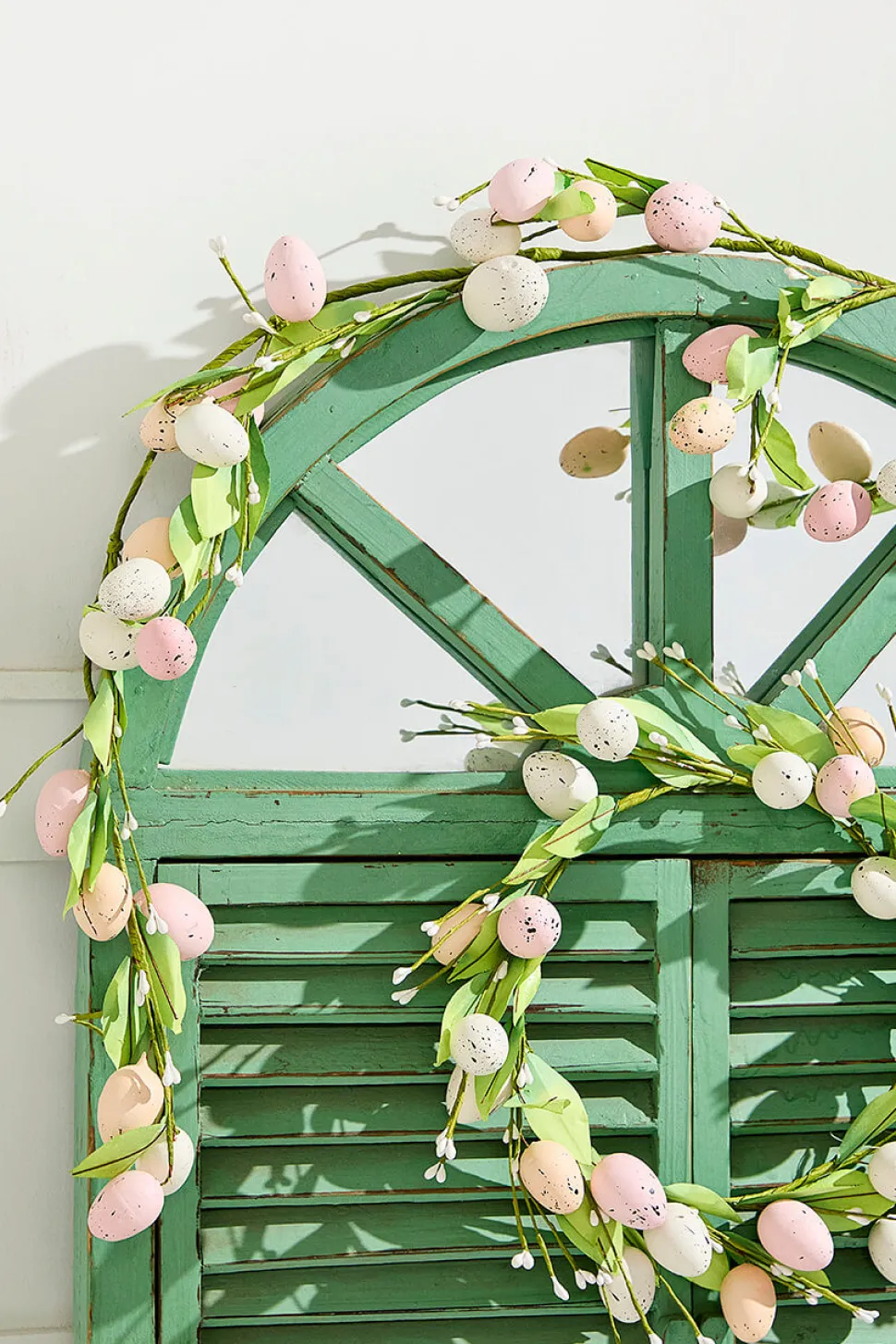 14" Egg & Leaf Wreath - Large