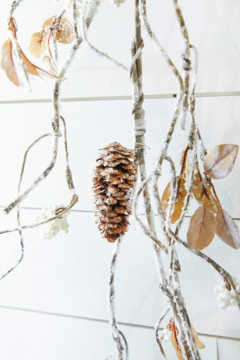 48" Snow with Glitter Winter Chalet Garland - Natural/Frost