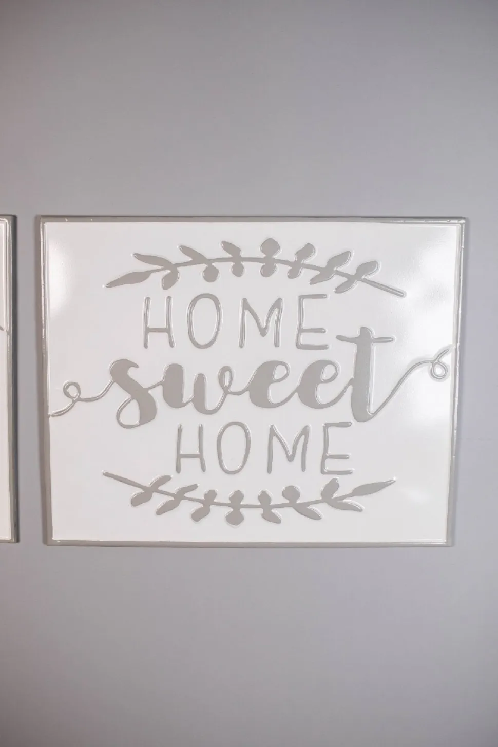 19" White and Grey Metal Enamel Wall Decor